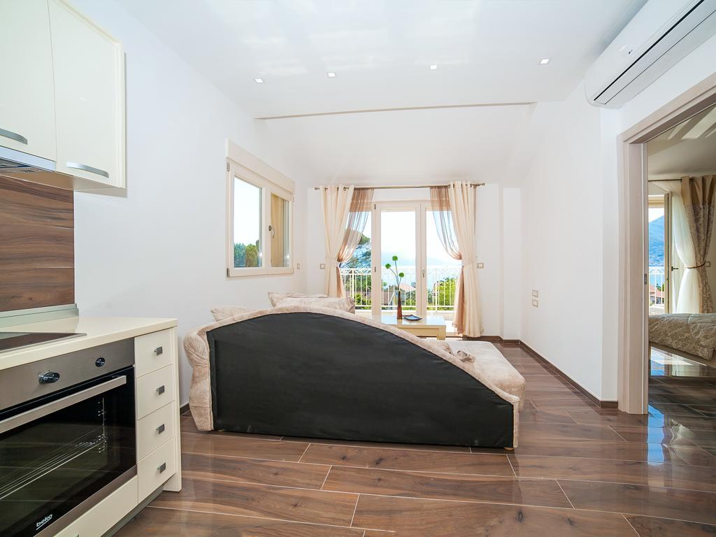Sea Point Apart Hotel Тиват Екстериор снимка